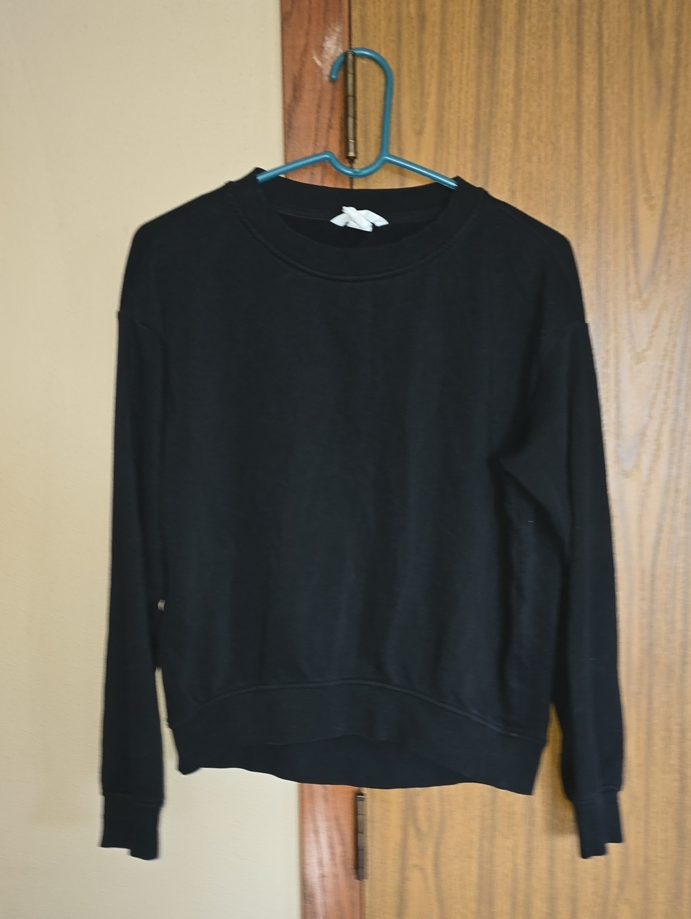 H&M Black Crewneck Sweatshirt - Women's Everyday Pullover
